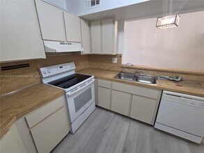 9433 Fontainebleau Blvd in Miami, FL - Building Photo - Building Photo