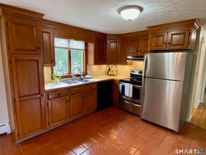 31 Gordon Ave in Enfield, CT - Building Photo - Building Photo