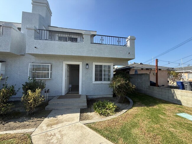 R03-176-MF in Lakewood, CA - Foto de edificio - Building Photo