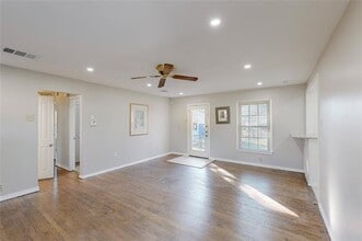 2702 Tolosa Dr in Dallas, TX - Foto de edificio - Building Photo