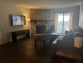 8335 Fairmount Dr, Unit 11-204 in Denver, CO - Foto de edificio - Building Photo