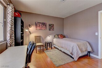 8912 Signal Terrace Dr in Las Vegas, NV - Building Photo - Building Photo
