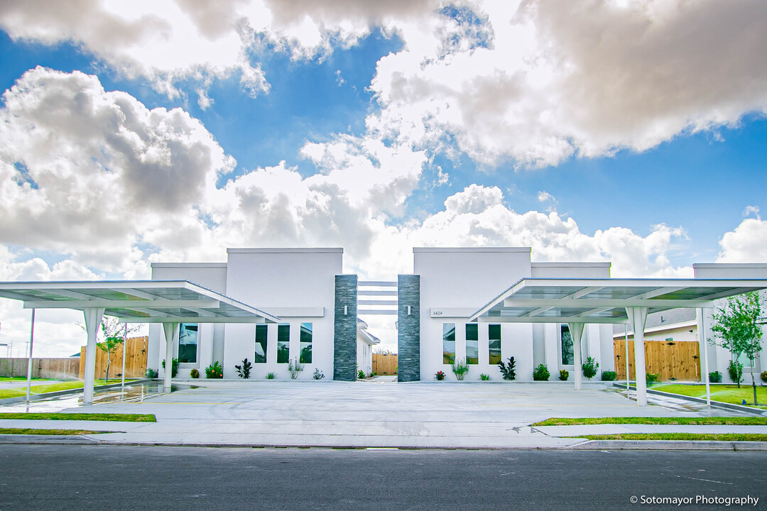 3404-3408 Golden Nugget in Edinburg, TX - Foto de edificio