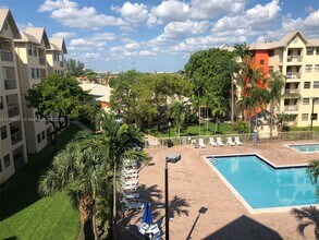 8160 Geneva Ct in Doral, FL - Foto de edificio - Building Photo
