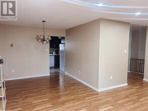 176 Robinson Dr in Newmarket, ON - Building Photo - Building Photo