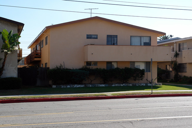 12332 Inglewood Ave in Hawthorne, CA - Foto de edificio - Building Photo