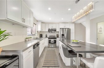 201 Harbor Woods Pl in Newport Beach, CA - Building Photo - Building Photo