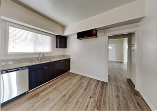 655 Waverly Dr in Elgin, IL - Building Photo - Building Photo