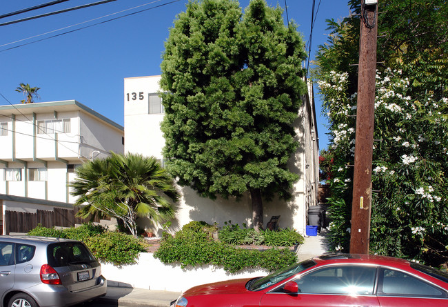 135 Loma Vista St in El Segundo, CA - Foto de edificio - Building Photo