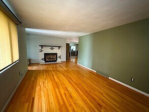 908 Chestnut Ln in Vestal, NY - Building Photo - Building Photo