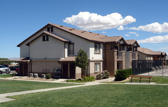 Santa Fe Apartments in Hesperia, CA - Building Photo - Building Photo