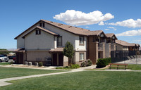 Santa Fe Apartments in Hesperia, CA - Foto de edificio - Building Photo