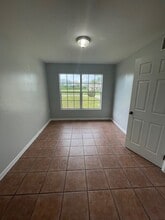 1417 SE 1st Pl in Cape Coral, FL - Foto de edificio - Building Photo
