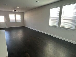 15501 Ellinger Dr in Austin, TX - Building Photo - Building Photo