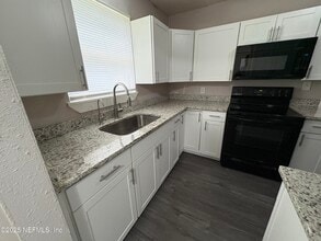 7040 Arques Rd in Jacksonville, FL - Building Photo - Building Photo
