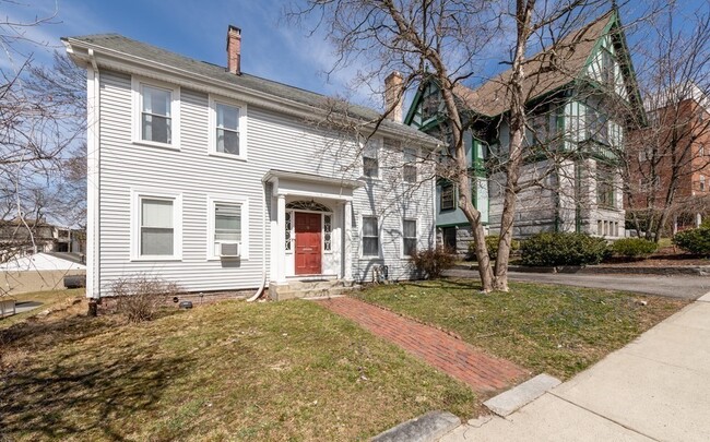36 Cedar St in Worcester, MA - Foto de edificio - Building Photo