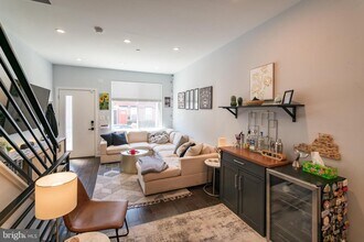 2023 Oakford St in Philadelphia, PA - Building Photo - Building Photo