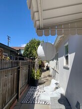 2401 Oak St, Unit Front in Santa Monica, CA - Foto de edificio - Building Photo