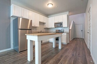 3323 Brambleton Hill Pl in Forest Hill, TX - Foto de edificio - Building Photo