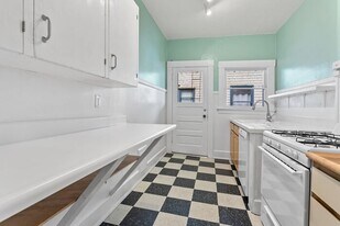 807 SW Green Ave in Portland, OR - Building Photo