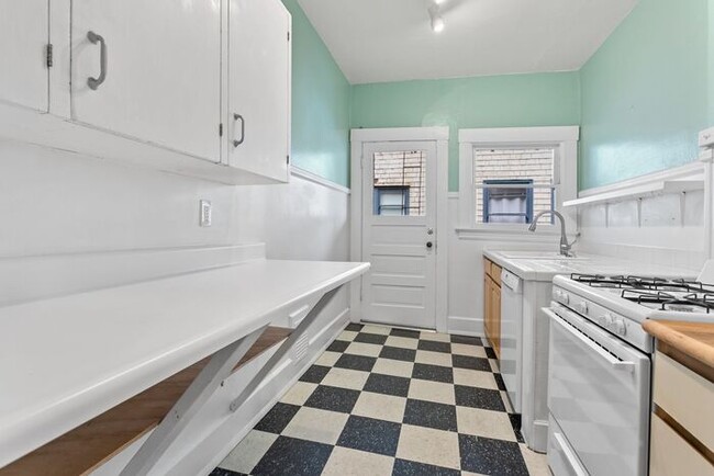 property at 807 SW Green Ave