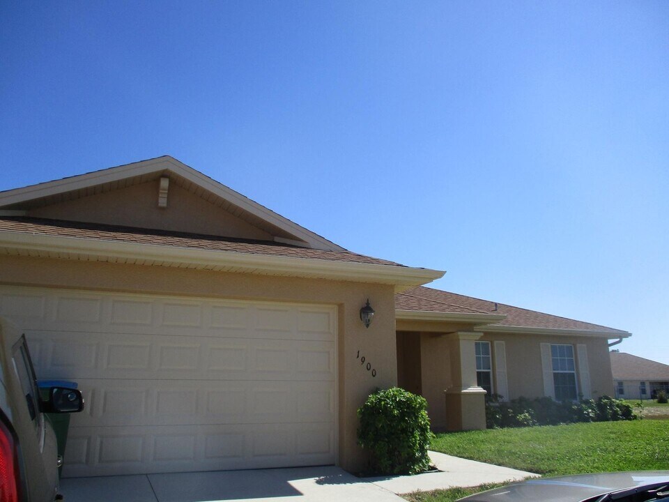 1900 Kismet Pkwy W in Cape Coral, FL - Building Photo