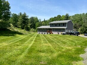 35 Garner Rd, Unit B in Averill Park, NY - Building Photo - Building Photo
