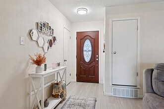 2106 Avalon Ln in Arlington, TX - Building Photo - Building Photo