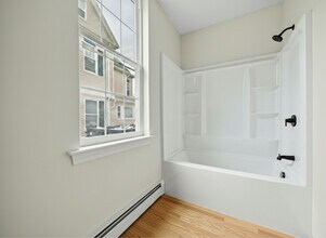 110 8th St in New Bedford, MA - Building Photo - Building Photo