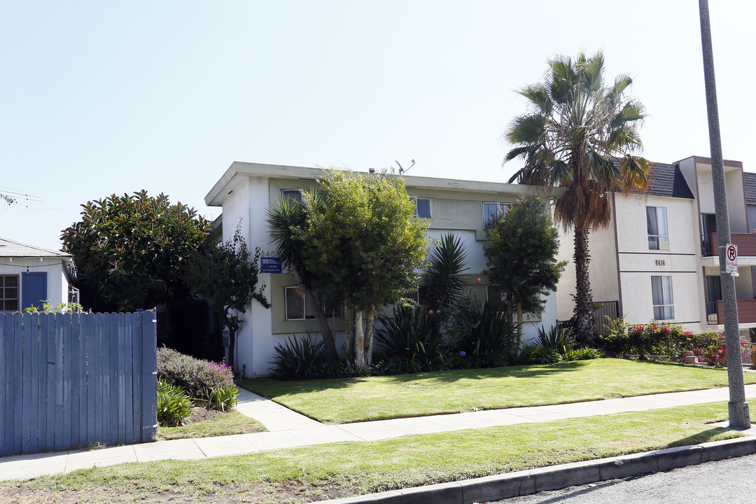 3408 Mentone Avenue in Los Angeles, CA - Building Photo