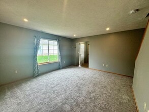 2211 W Todd Ln in Lincoln, NE - Building Photo - Building Photo