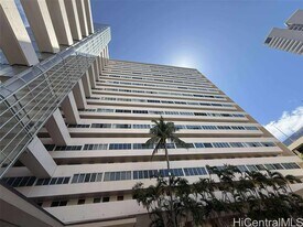 500 University Ave in Honolulu, HI - Building Photo