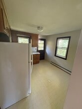 372 Park St in Bristol, CT - Building Photo - Building Photo