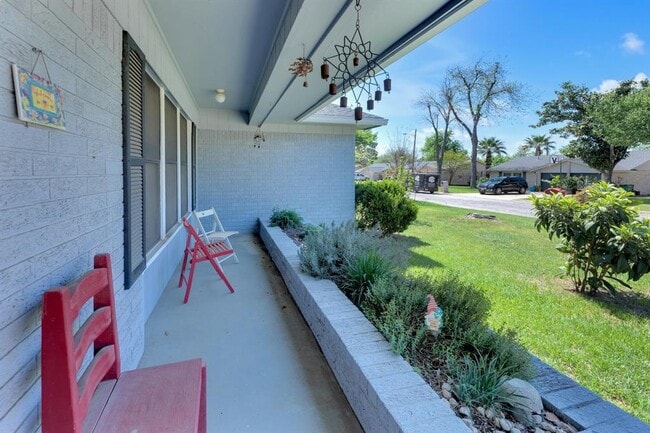 property at 2600 Donna Dr