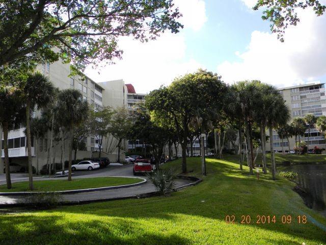 6901 Environ Blvd, Unit 2B in Lauderhill, FL - Building Photo