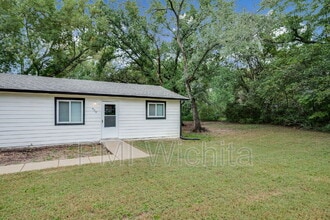 420 W Mahoney Dr in Derby, KS - Building Photo - Building Photo