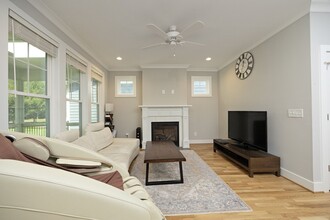 409 Wyndham Dr in Chapel Hill, NC - Foto de edificio - Building Photo