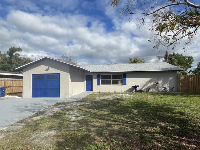 4235 S Beneva Rd in Sarasota, FL - Building Photo - Building Photo
