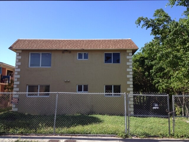 220 NW 7th Ave in Miami, FL - Building Photo