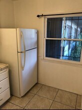 875 N Hoover St, Unit 875 in Los Angeles, CA - Foto de edificio - Building Photo