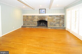 9308 Winterset Dr in Potomac, MD - Foto de edificio - Building Photo