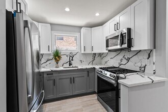 264-52 73rd Ave in Queens, NY - Building Photo - Building Photo