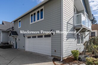 1138 N Montgomery Ave in Bremerton, WA - Building Photo - Building Photo