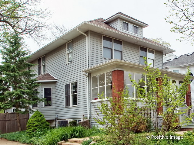 4946 Linscott Ave in Downers Grove, IL - Foto de edificio