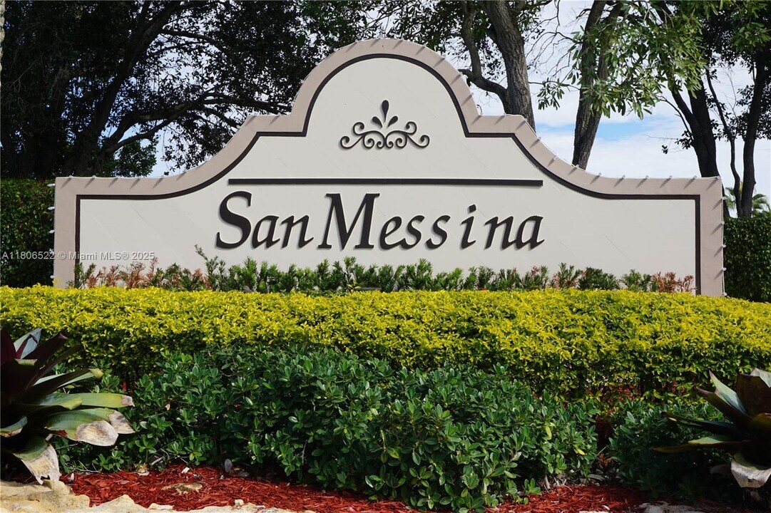 1868 Salerno Cir in Weston, FL - Building Photo