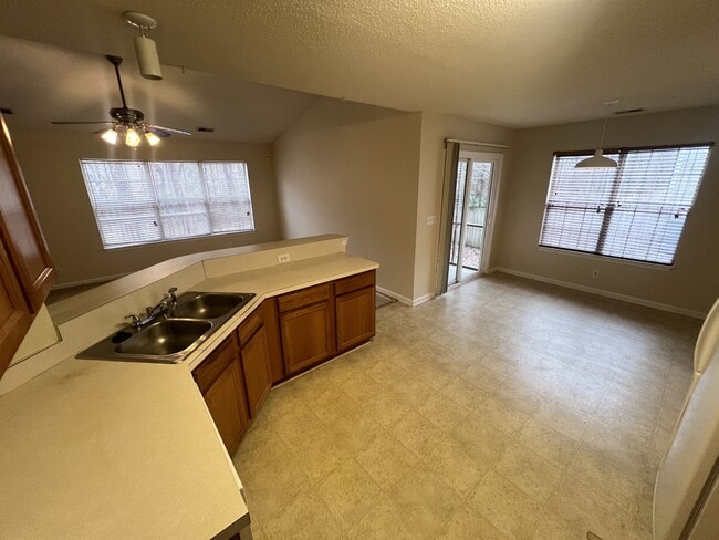 204 Hawkridge Pl in Goose Creek, SC - Building Photo - Building Photo