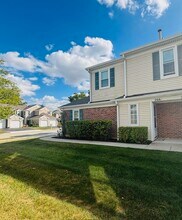 266 Greensboro Ct in Elk Grove Village, IL - Building Photo - Building Photo