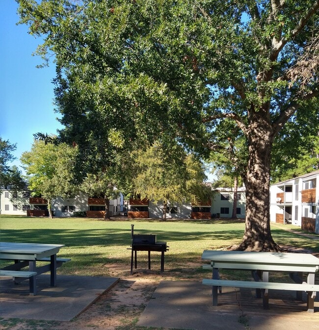 City West in Longview, TX - Building Photo - Building Photo