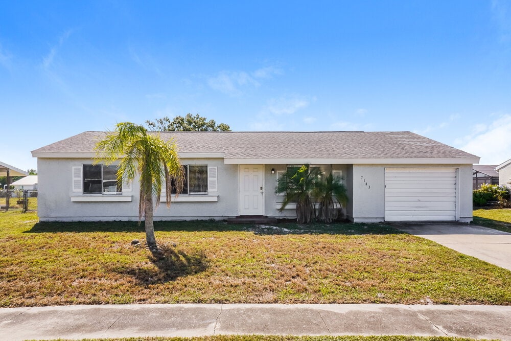 7143 Gama Ct in North Port, FL - Foto de edificio