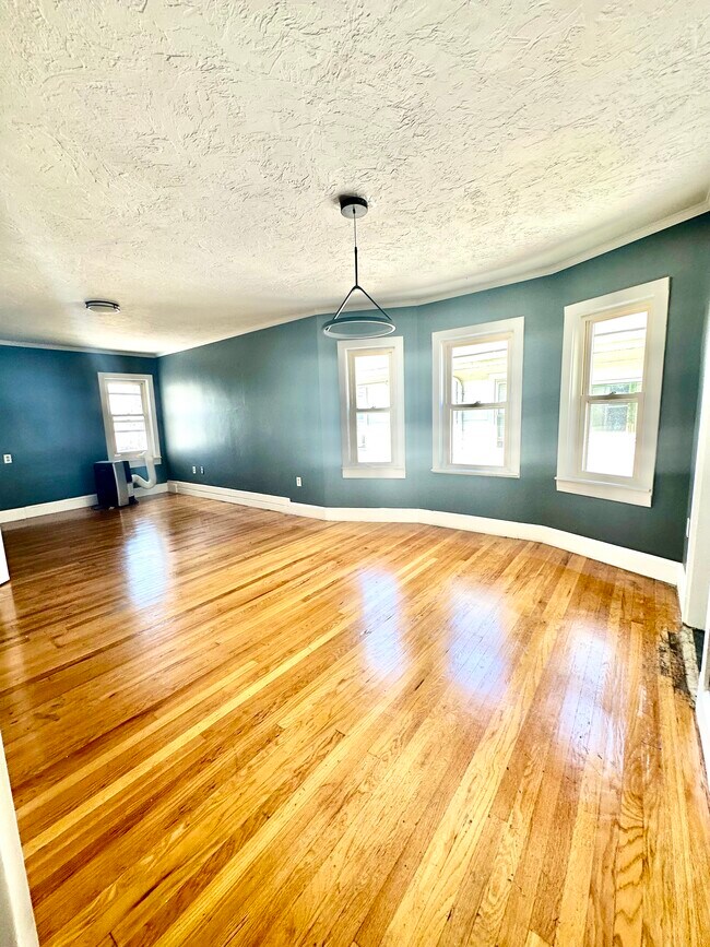 134 Elm St in Everett, MA - Building Photo - Building Photo